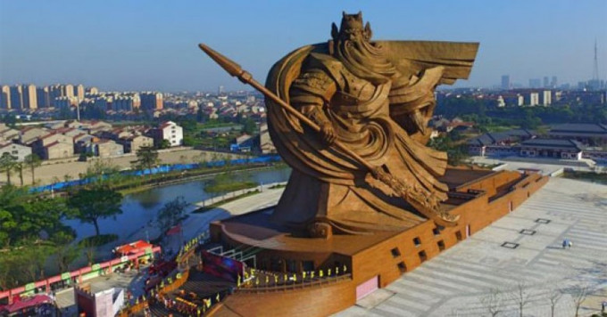 中国湖北省荆州市关公青铜雕像被通报为违建，并要求整改。资料图片