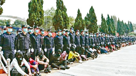 ■雲南警方抓獲五十多名偷渡客及蛇頭。