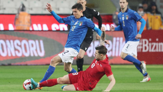 意大利(蓝衫)想出綫世杯决赛周，要等下一届。Reuters