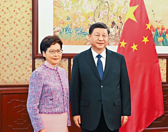 ■行政長官林鄭月娥昨日在北京述職，獲國家主席習近平在中南海接見。