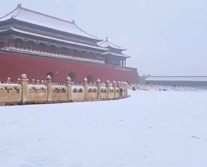 北京发布暴雪黄色预警。网上截图
