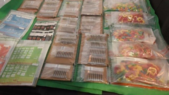 海關過去檢獲含四氫大麻酚的糖果及玩具。資料圖片
