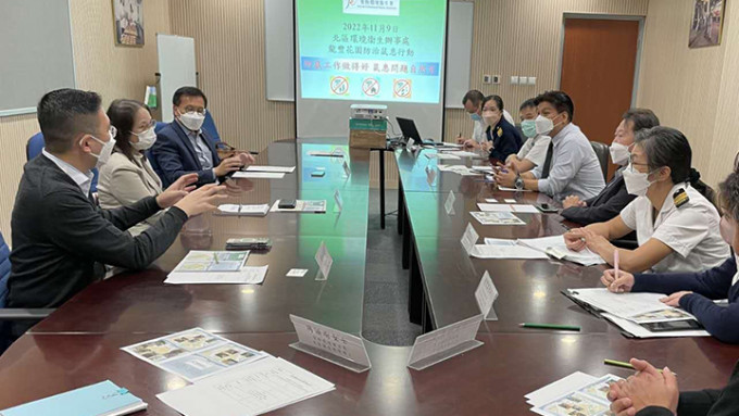 新界北立法会议员刘国勋积极跟进龙丰花园鼠患问题。(刘国勋FB图片)