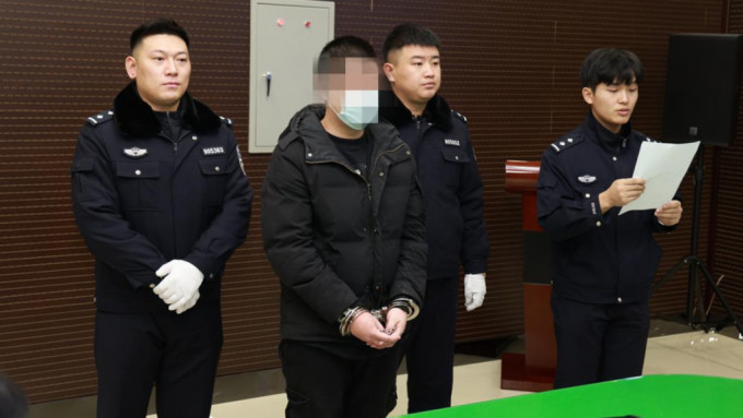 中方完成相应调查后，韩国李姓疑犯遣返出境并移交韩方。(央视新闻)