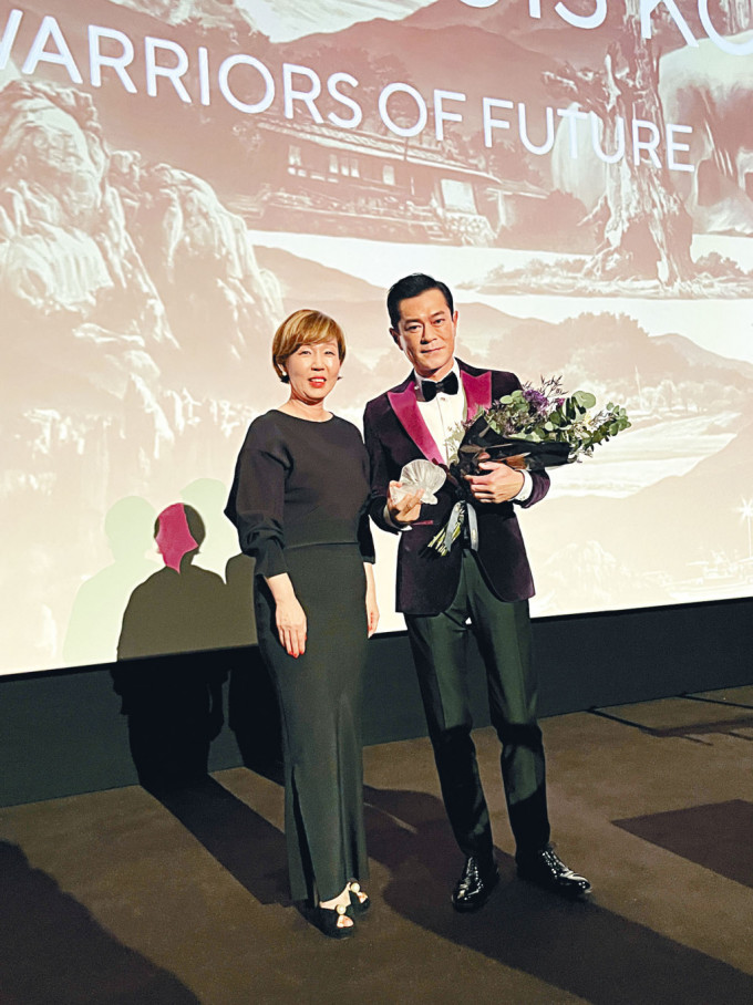 伦敦东亚电影节总监Hye-jung Jeon（左），与古天乐合照。