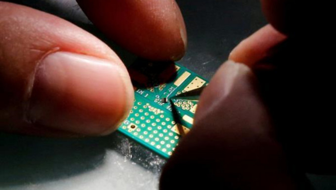 美日荷同意限制先進晶片製造設備出口中國。路透社