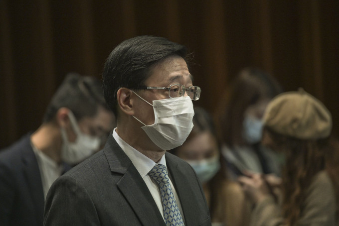 李家超昨日出席立法會時，重申香港任何人、組織或團體都受法律監管。