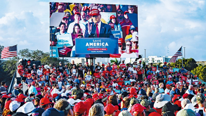 特朗普周日在佛州迈阿密的共和党造势集会上发言，为参议员鲁比奥拉票。
