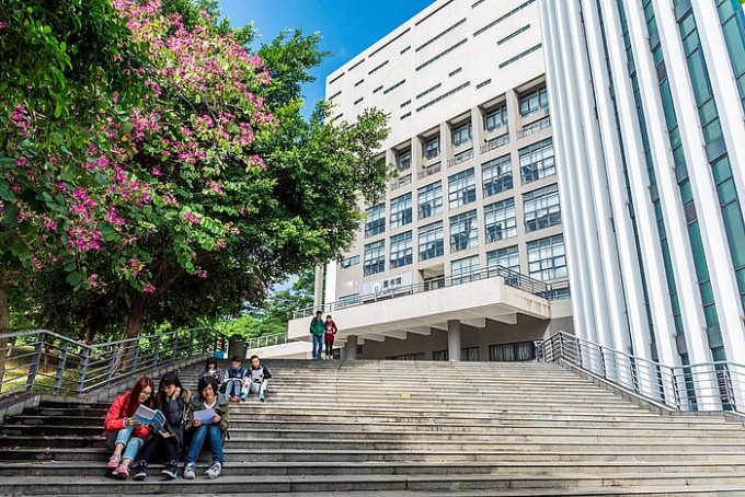 本学年的「文凭试收生计画」共有一百二十七所内地高校参与，遍布内地二十一个省份。