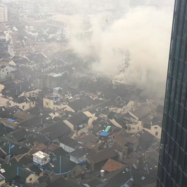 上海豫園附近有舊式住宅發生火警。網圖　