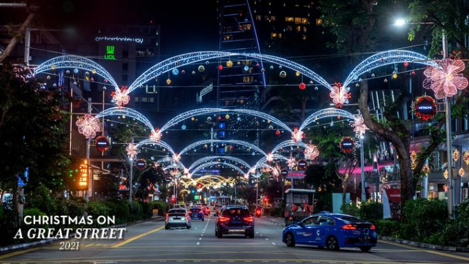 化身聖誕大街的新加坡烏節路，在今個聖誕檔期推出虛擬導覽活動，置身香港也能感受當地節日風情。