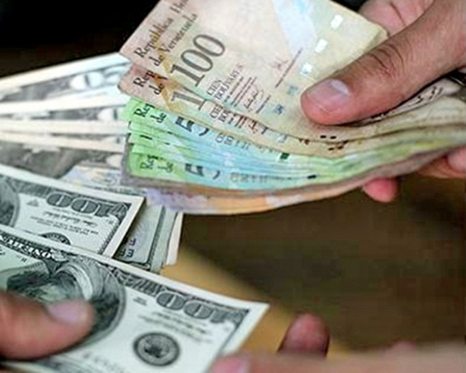 實體貨幣玻利瓦爾不斷貶值，欠下外國債權人的債款估計高達一千四百億美元。