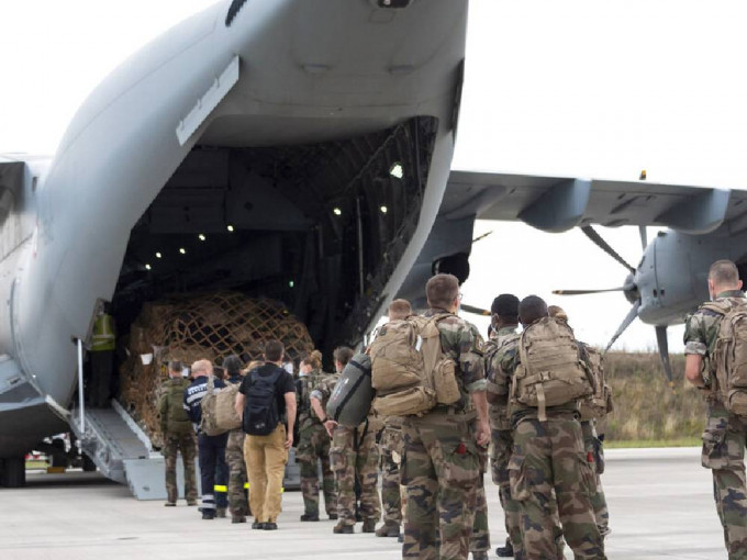 當地美軍協助數以千計美國公民及阿富汗人撤離。AP圖片