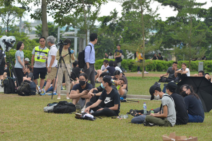 香港众志、中学反修例关注组及青年反修例关注组，原定于今日在添马公园举行罢课集会。