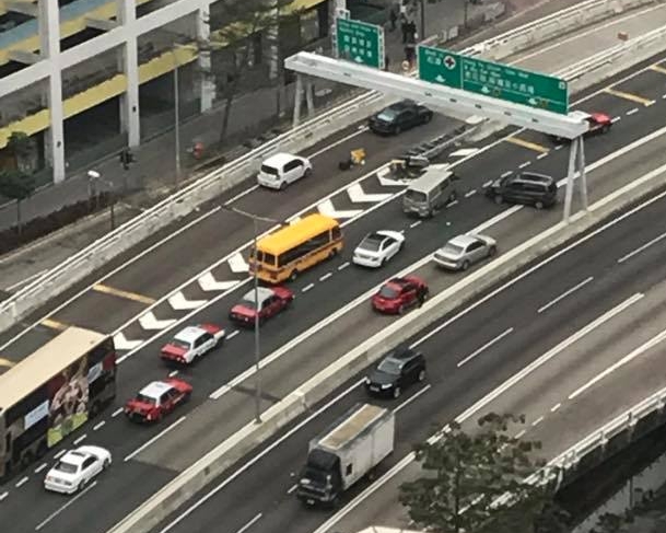 七人车与客货车相撞，网民Yiu Mung图片‎