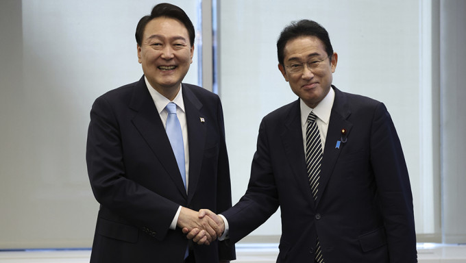 日韓領袖三年來首次面對面雙邊會談。AP