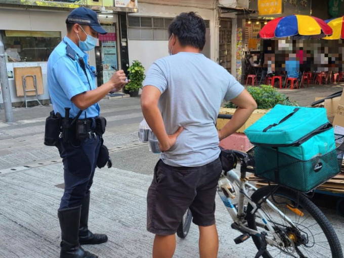 警方一連三日於元朗打擊單車違規。警方圖片