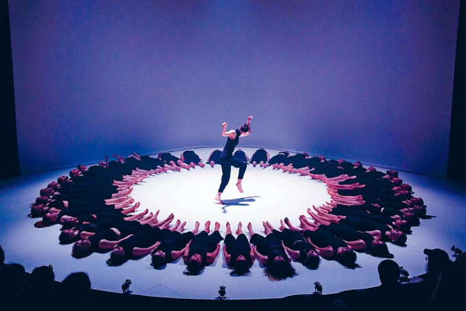 《香港艺术节》及香港演艺学院舞蹈学院联合制作的舞剧《无极》。