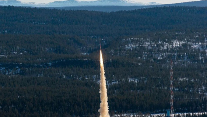 瑞典太空公司本周一在埃斯蘭奇太空中心發射一枚研究火箭，卻因故障墜落挪威國境。瑞典航天公司網站