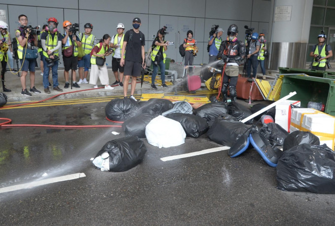 示威者日前瘫痪机场交通 。资料图片