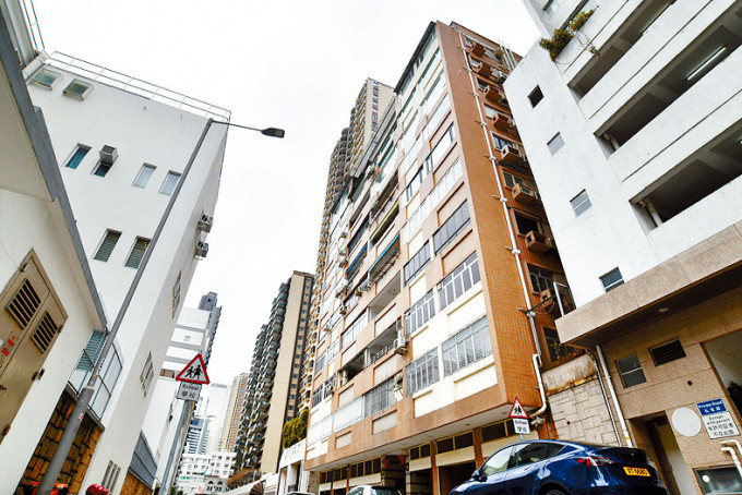 跑马地云地利大厦旧楼获批强拍令底价为17.32亿。