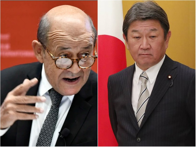 日本外相茂木敏充（右）与法国外长勒德里昂（左）通电话。AP资料图片
