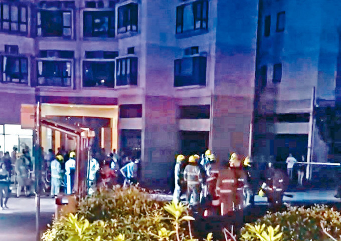 愉景湾昨晚有电表房起火，多座大厦突然停电。