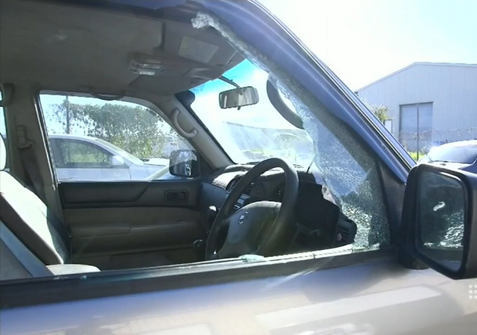 警察将车窗打破擒获4人。网上图片