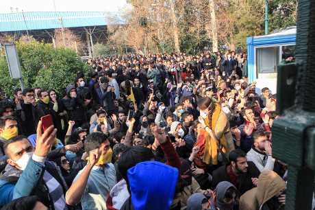 伊朗今天再次爆发示威。AP