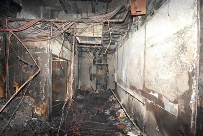 卡拉OK内部严重焚毁。网上图片
