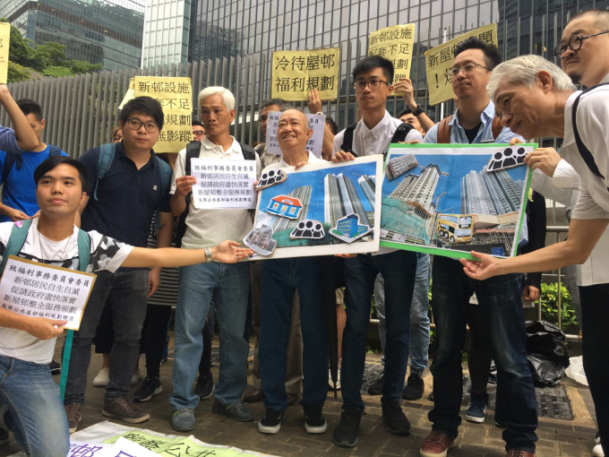 新屋邨居民往往面對無街市問題，需跨邨或跨區買菜。