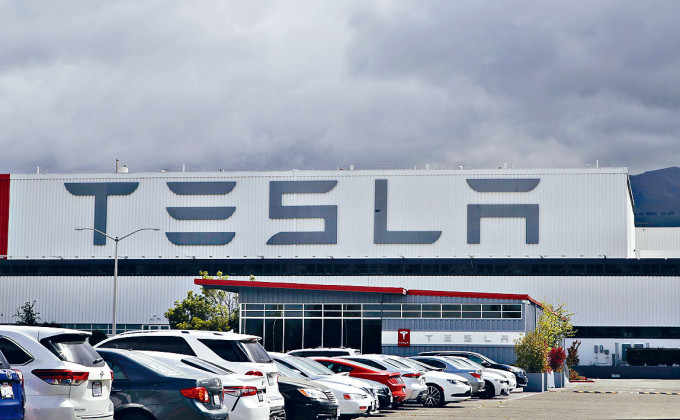 電動車商Tesla成跌市焦點，股價早段大跌二成。