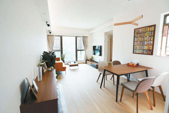西半山宝翠园高层D室，实用面积898方尺，最新以月租5万招租。