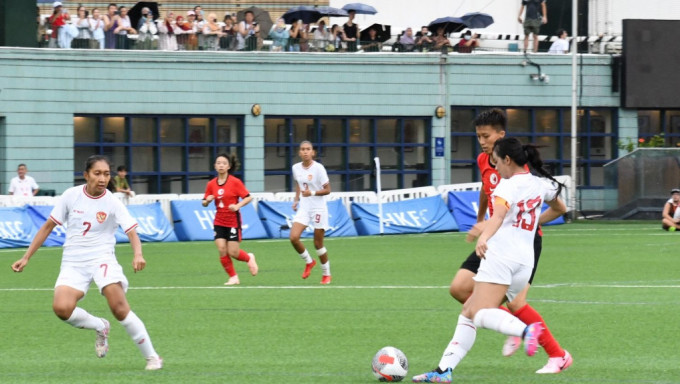 港隊友賽4:1炒印尼，港會球場全場爆滿氣氛極好。 陸永鴻攝