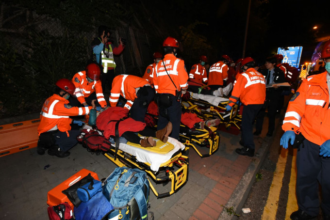 伤者分别被送往四间医院。