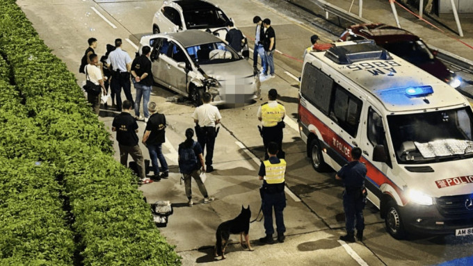 案发后警方在现场调查搜证。资料图片