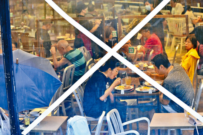 德福廣場的快餐店風球下食客滿場。