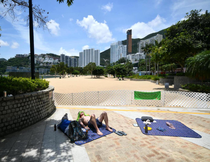 浅水湾泳滩已关闭。