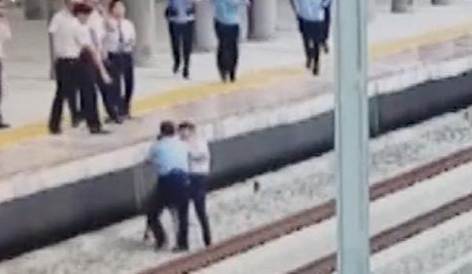 廣東陽江13歲青年跳落高鐵路軌。網上圖片