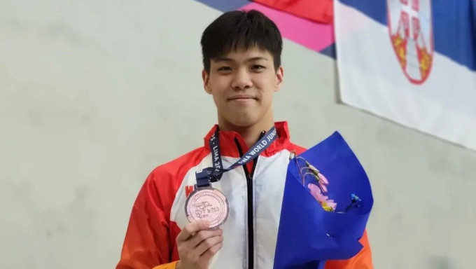 麥世霆(前)在世青賽男子200米蛙泳決賽勇奪銅牌。 香港游泳教練會圖片