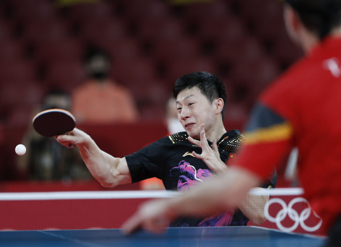 乒乓男團決賽中國直落三場挫德國。新華社圖片