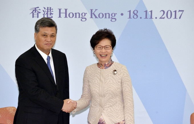 马兴瑞（左）、林郑月娥（右）将出席高铁香港段开通仪式。资料图片