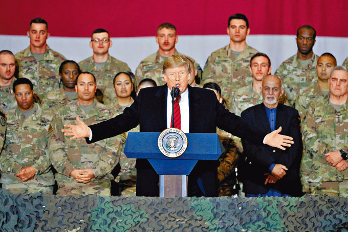 ■特朗普二○一九年探访驻阿富汗美军。
