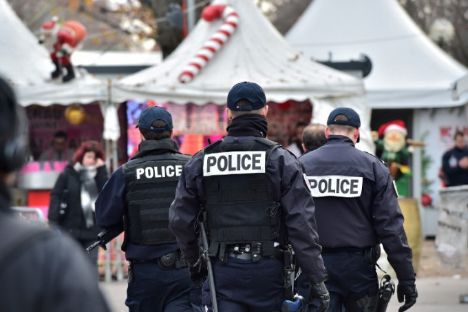 法国反恐警察逮捕了10名激进的极右分子，据指他们计画攻击穆斯林。网上图片