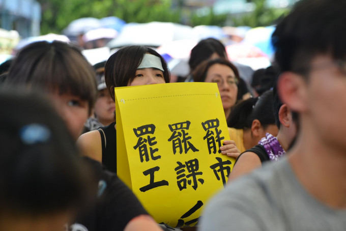 有网民发起今日「三罢」，罢工、罢市及罢课及发起不合作运动。