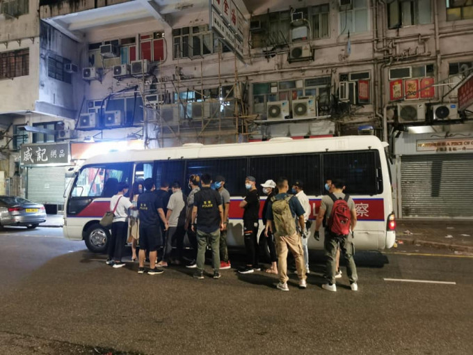 警方一连三日进行反黑行动拘捕57人。 香港警察 FB 图片