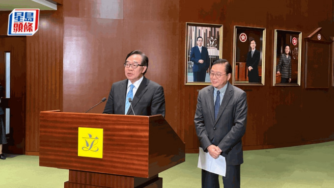 经民联主席卢伟国（左）形容两电减价「有喜有忧」。常彧璠摄