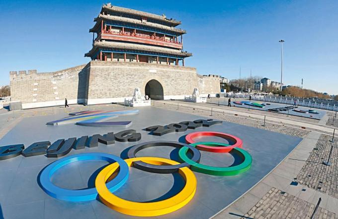 北京冬奧和冬殘奧會徽日前亮相永定門廣場。