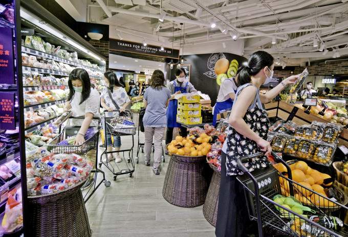 两大超市称货品供应稳定。