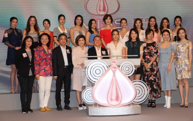 TVB副總經理曾志偉、項目統籌顧問鍾子綸、慧妍雅集主席曹敏莉等今日出席《2021香港小姐競選》全球招募記者會。